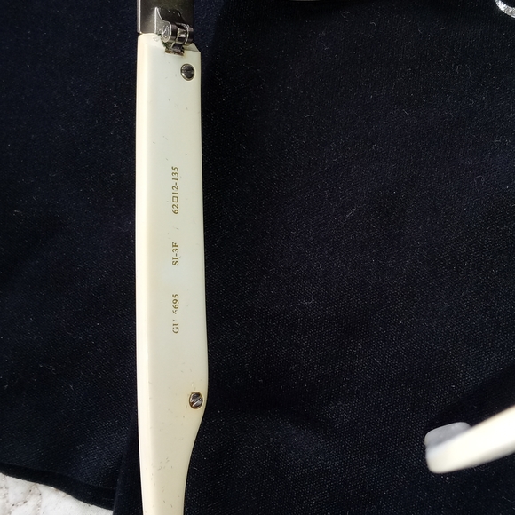 GUESS RX GLASSES AND CASE - Picture 4 of 10